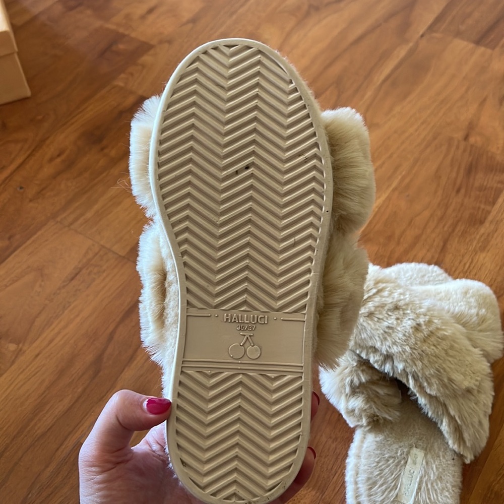 Furry sandals - Picture 2 of 3